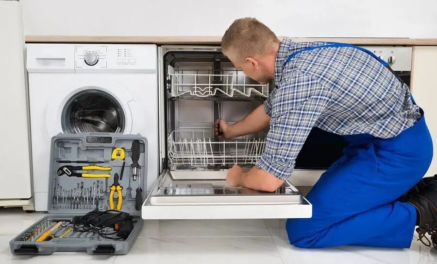 Kartepe Beko servisi teknisyen ekibi beyaz eşya tamiri yaparken